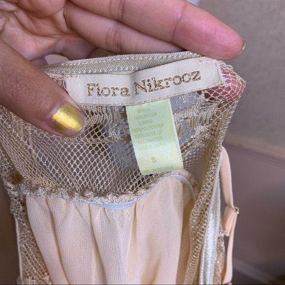 FLORA NIKROOZ Peach Lace Negligee Nightgown - Small - Picture 4 of 8